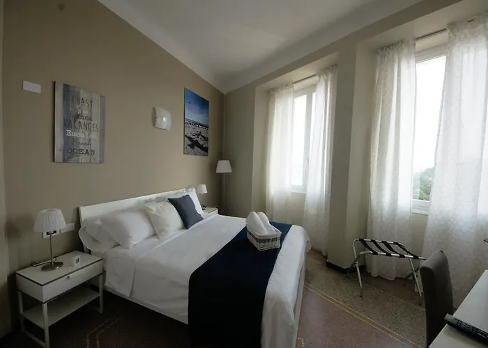 Luna Rooms